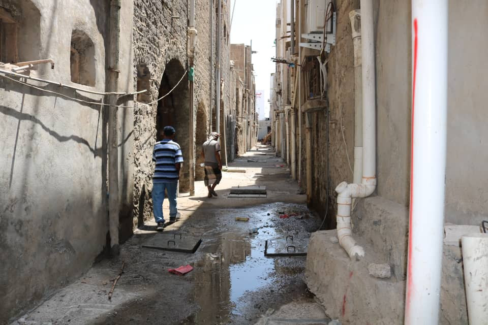 السلطة المحلية في الشيخ عثمان تتفقد اعمال الصيانة للممرات الخلفية