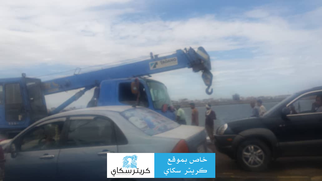 حادث مروري يتسبب بعرقلة حركة السير في عدن (صور)