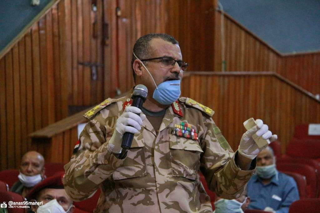 قائد عسكري ينتقد مستشفى خاص في مدينة تعز