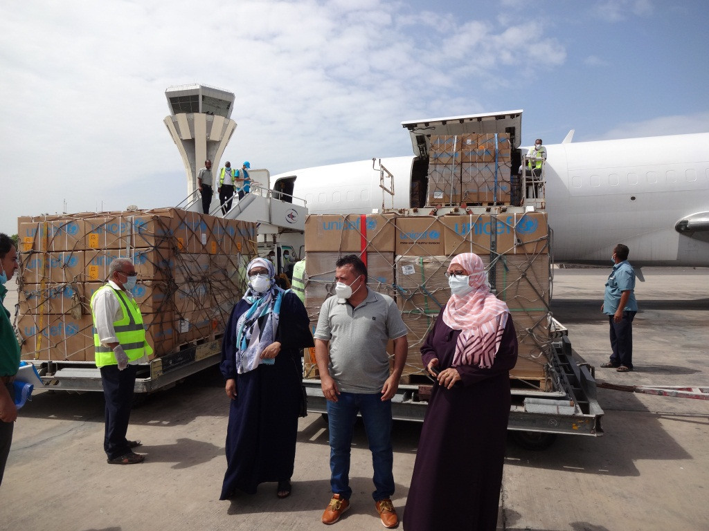 بدعم من اليونسيف وصول شحنة أدوية ومستلزمات طبية إلى عدن