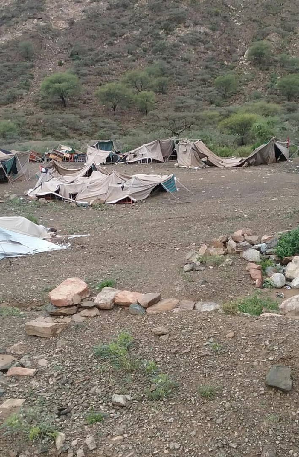 أمطار غزيرة تقتلع مخيم مدرسي في منطقة ثرة بلودر