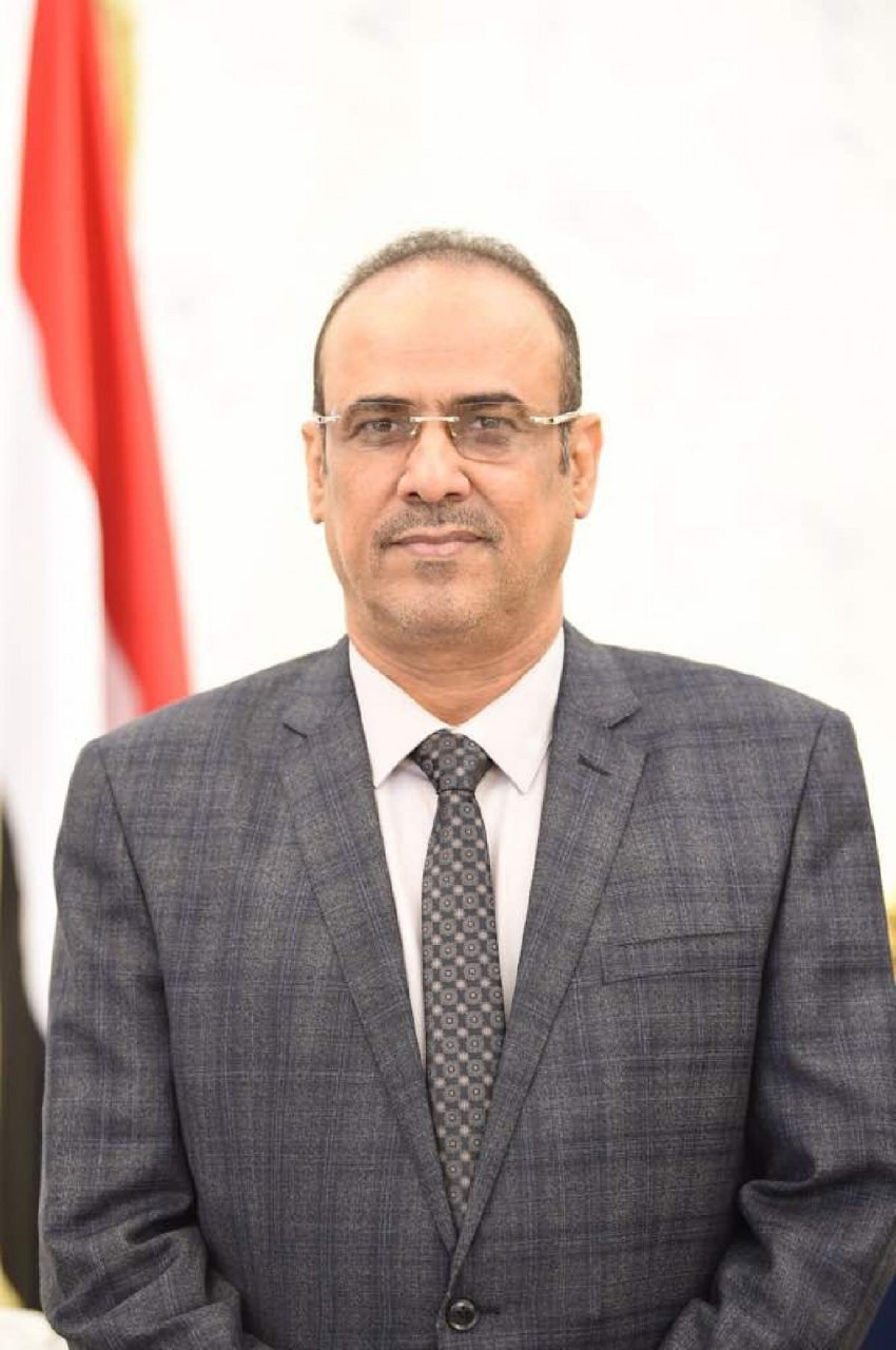 نائب رئيس الوزراء وزير الداخلية يعزي في وفاة القبطان شيخ ناصر العاقل