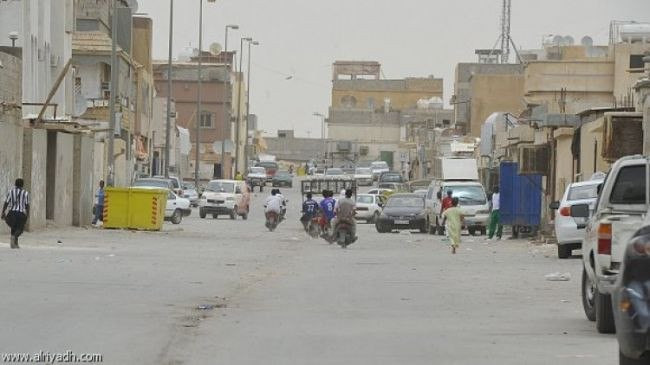 مسلحون يحاصرون نيابة الأموال العامة في محافظة لحج(تفاصيل)