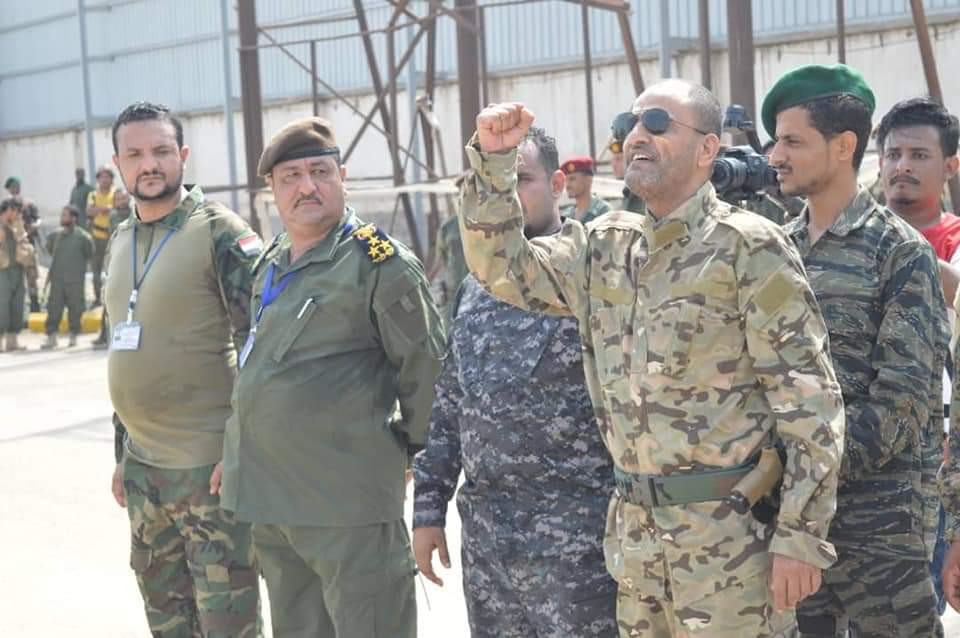 اللواء شلال شايع يتفقد مطار عدن ويشيد بجهود كتيبة الحماية الخاصة بالمطار