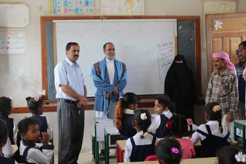 الوكيل بن عليان ومدير عام التربية والتعليم بالمحافظة في زيارة تفقدية لمدارس منطقة العبري