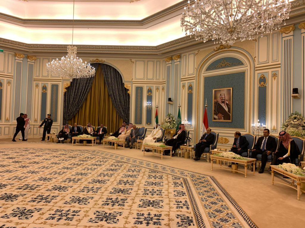 عاجل :بدء مراسم توقيع الاتفاق بين الحكومة الشرعية والمجلس الانتقالي في الرياض